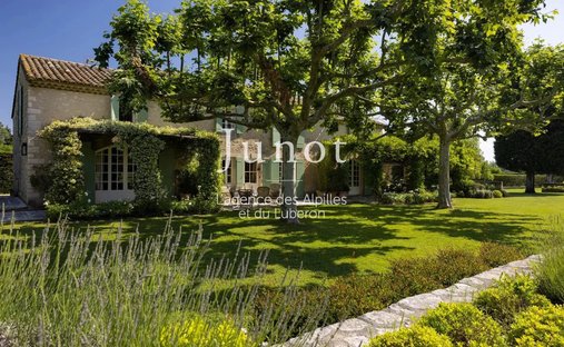 Country House in Eygalières, Provence-Alpes-Côte d'Azur, France 1
