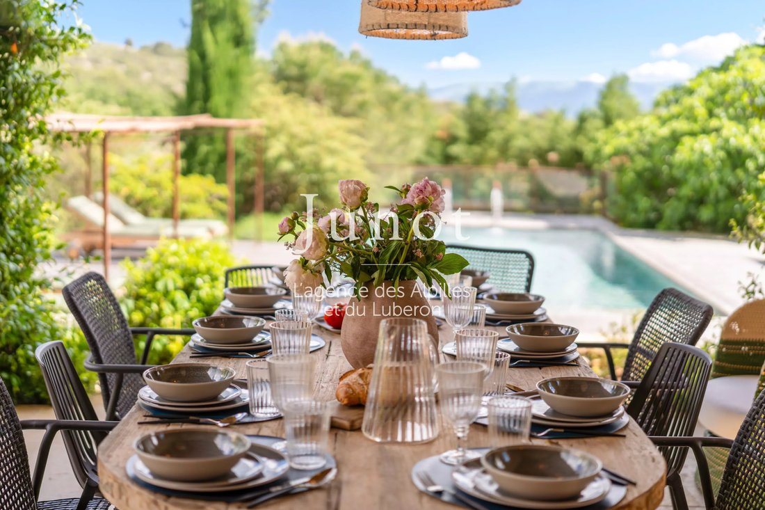 Villa in Saint-Saturnin-lès-Apt, Provence-Alpes-Côte d'Azur, France 4 - 16991062