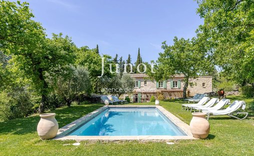 Country House in Lacoste, Provence-Alpes-Côte d'Azur, France 1