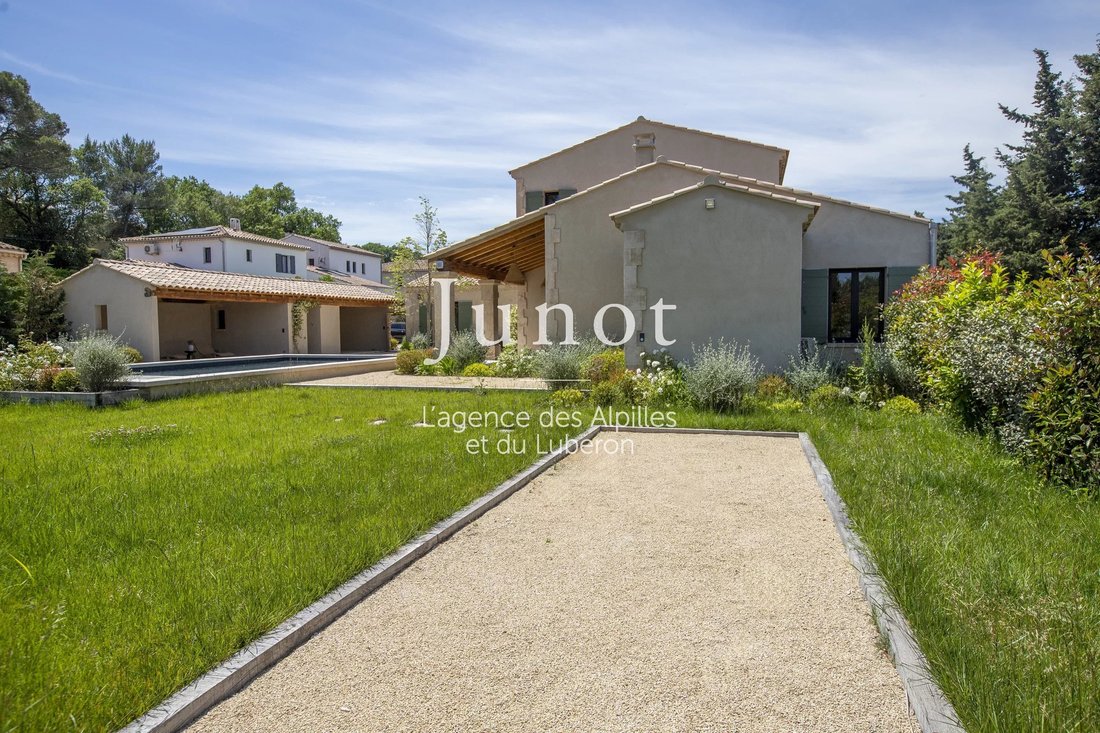 Country House in Saint-Rémy-de-Provence, Provence-Alpes-Côte d'Azur, France 4 - 17993676