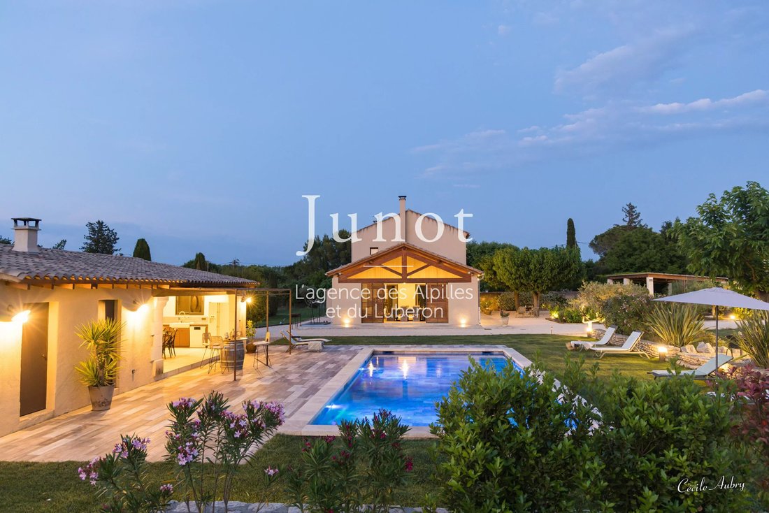 Villa in Saint-Rémy-de-Provence, Provence-Alpes-Côte d'Azur, France 1 - 13687861