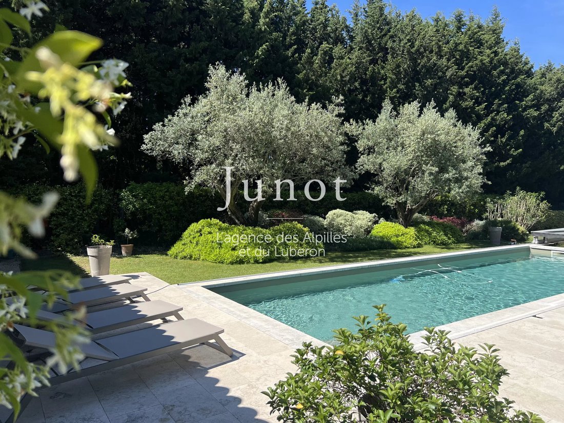Country House in Saint-Rémy-de-Provence, Provence-Alpes-Côte d'Azur, France 2 - 13688064