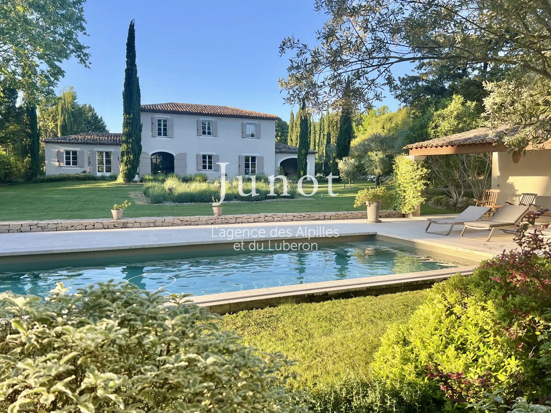 Country House in Saint-Rémy-de-Provence, Provence-Alpes-Côte d'Azur, France 1 - 13688064