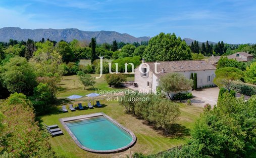 Country House in Saint-Rémy-de-Provence, Provence-Alpes-Côte d'Azur, France 1