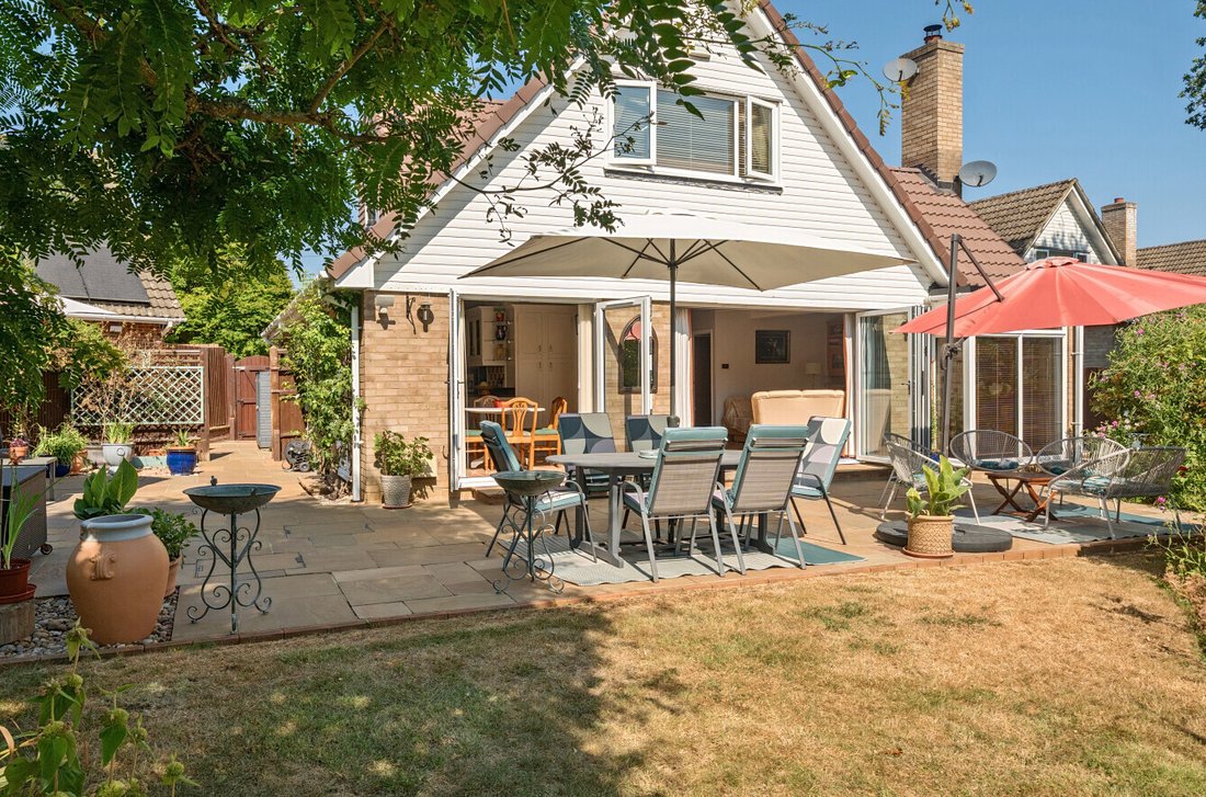 House in Surrey, England 4 - 18493185