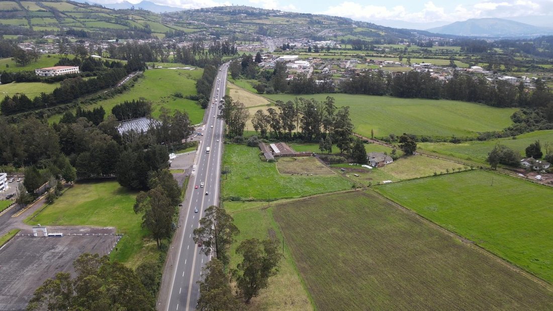 Land in Tambillo, Pichincha, Ecuador 1 - 18492635