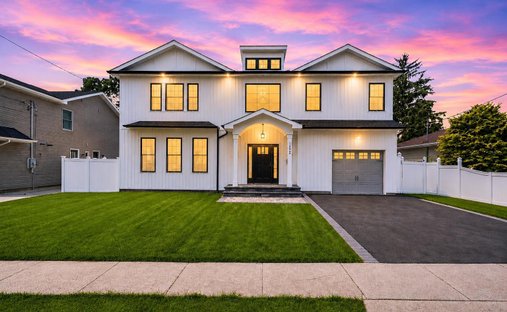 House in Merrick, New York, United States 1