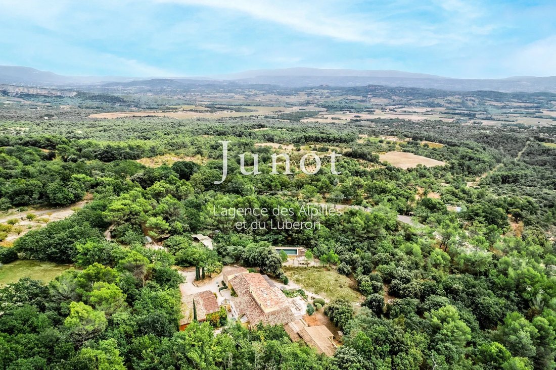 Country House in Gordes, Provence-Alpes-Côte d'Azur, France 1 - 16910506
