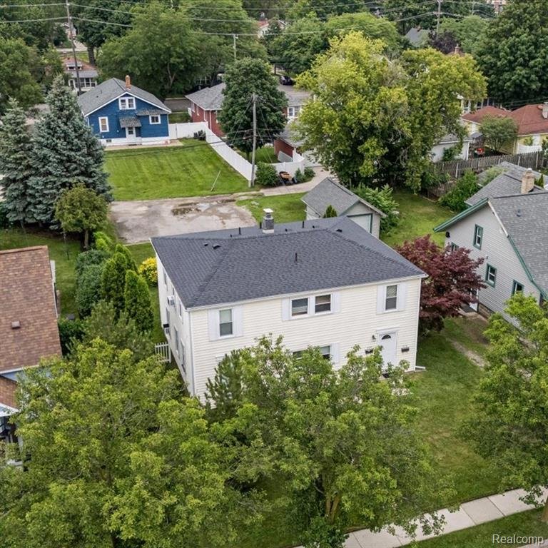 Plymouth, Michigan, United States 2 - 18493033