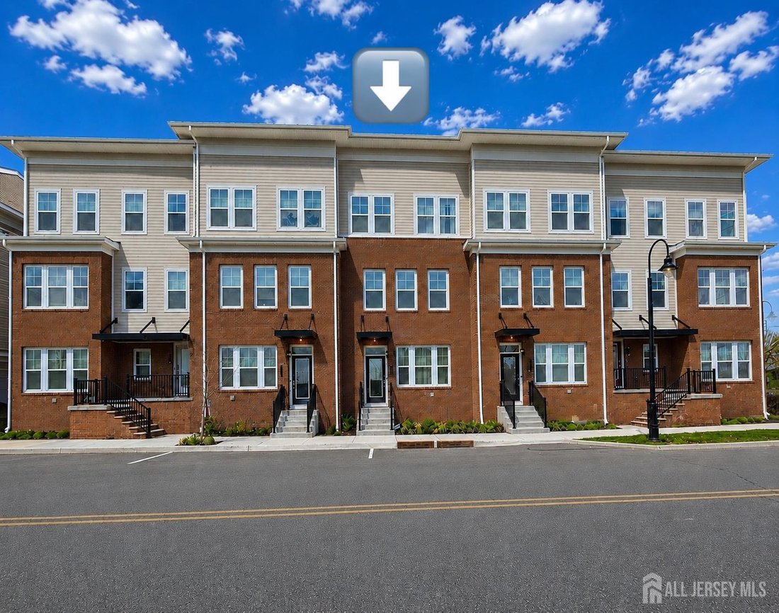 Condo in North Brunswick Township, New Jersey, United States 1 - 18492301