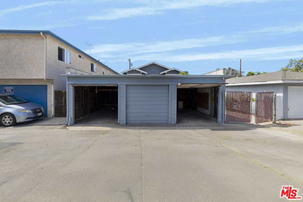 Los Angeles, California, United States 4 - 18494413