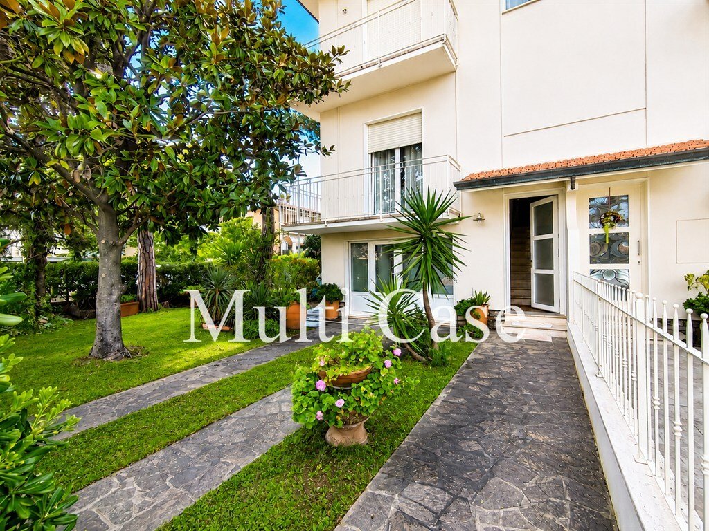 Apartment in Lido di Camaiore, Camaiore, Tuscany 4 - 18493143