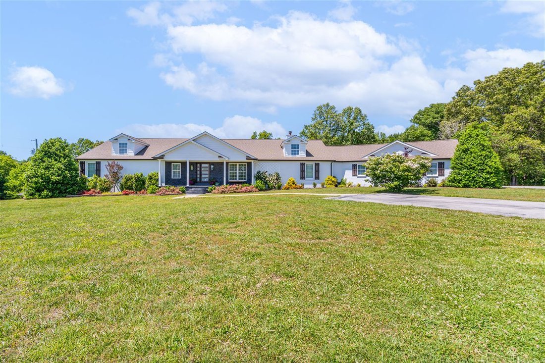 Farm Ranch in Scottsville, Kentucky, United States 1 - 18494869