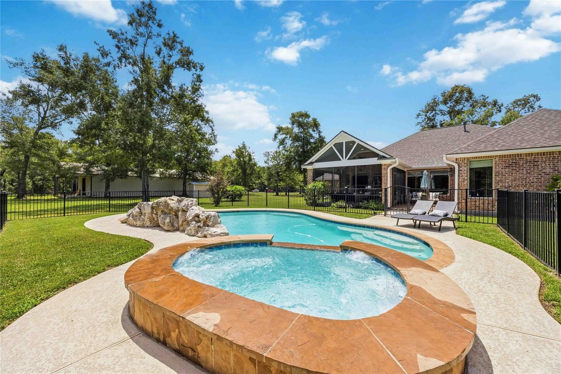 House in Cleveland, Texas, United States 1 - 18494101