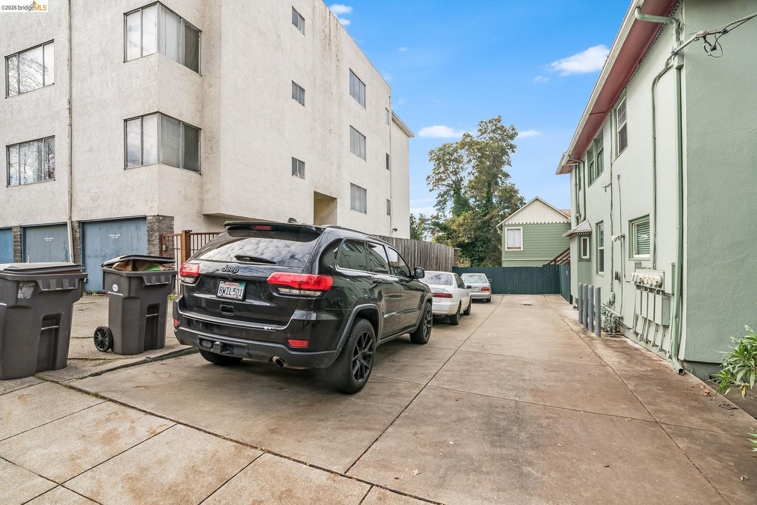 Oakland, California, United States 4 - 18493173