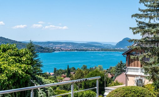 Estate in Veyrier-du-Lac, Auvergne-Rhône-Alpes, France 1