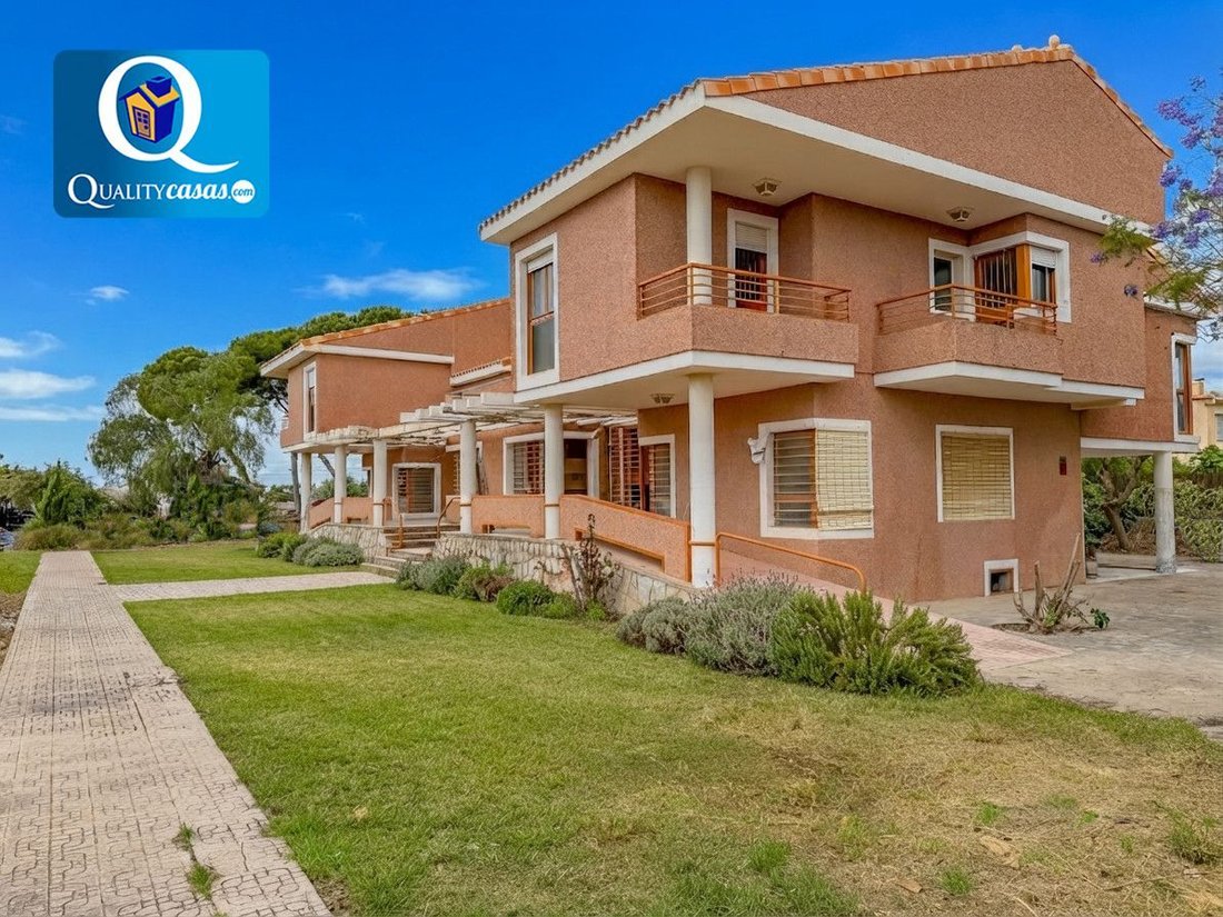 Villa in Mutxamel, Valencian Community, Spain 1 - 18495158
