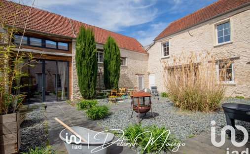 House in Saint-Martin-la-Garenne, Ile-de-France, France 1