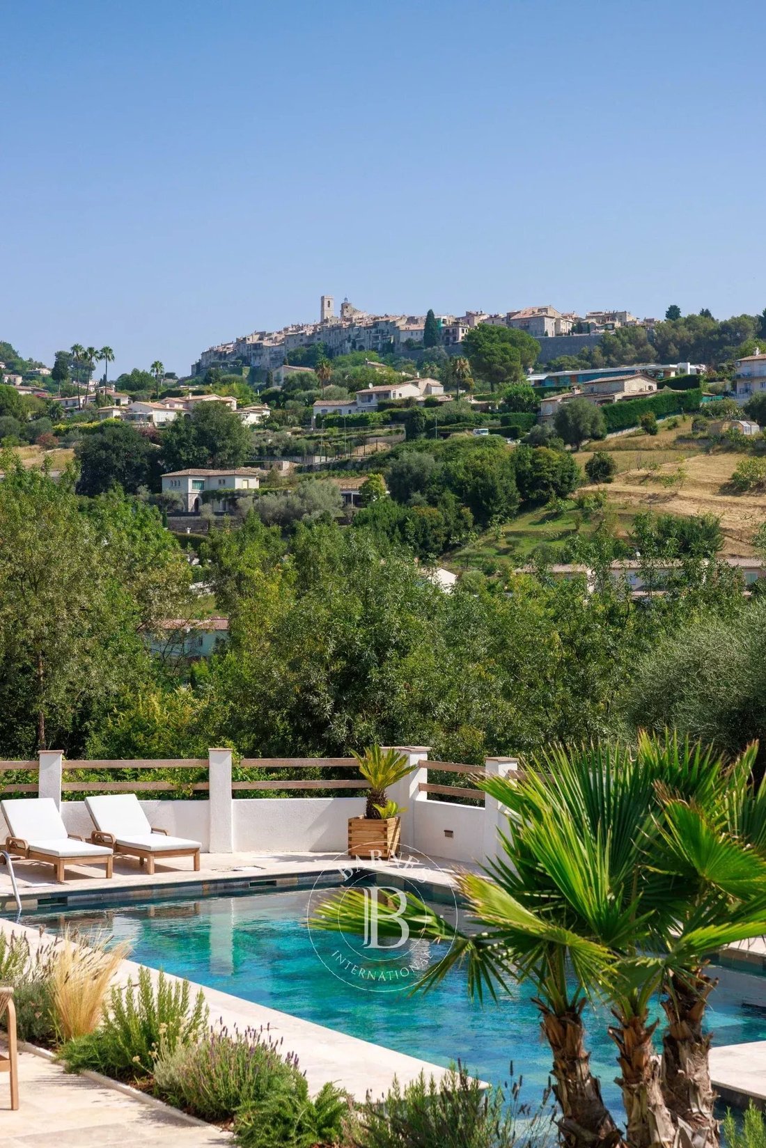 Villa in Saint-Paul-de-Vence, Provence-Alpes-Côte d'Azur, France 1 - 18495298