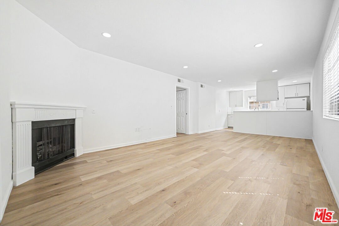 Los Angeles, California, United States 3 - 18495084