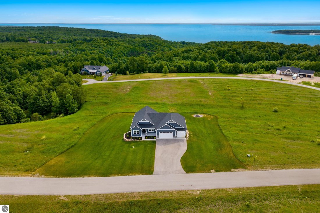 House in Suttons Bay, Michigan, United States 1 - 18494876