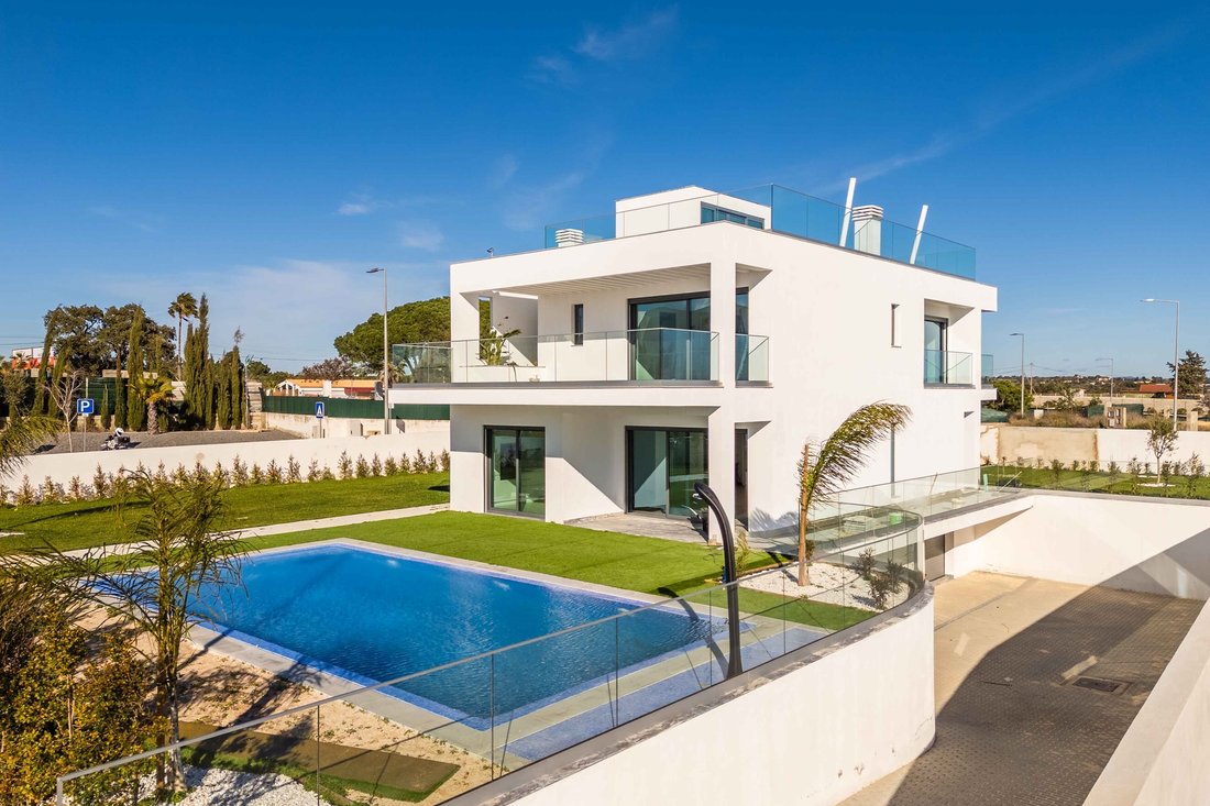 Villa in Alcantarilha, Algarve, Portugal 2 - 16396585