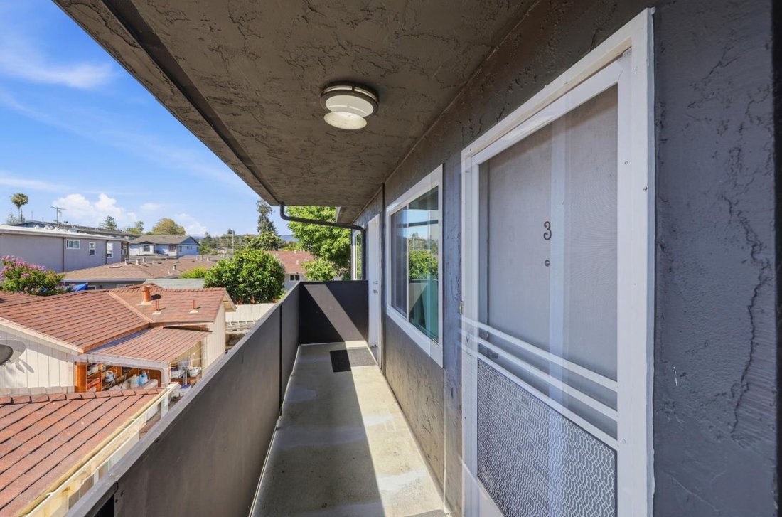 Redwood City, California, United States 4 - 18493199
