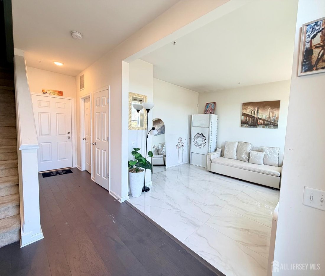 Condo in North Brunswick Township, New Jersey, United States 5 - 18492301