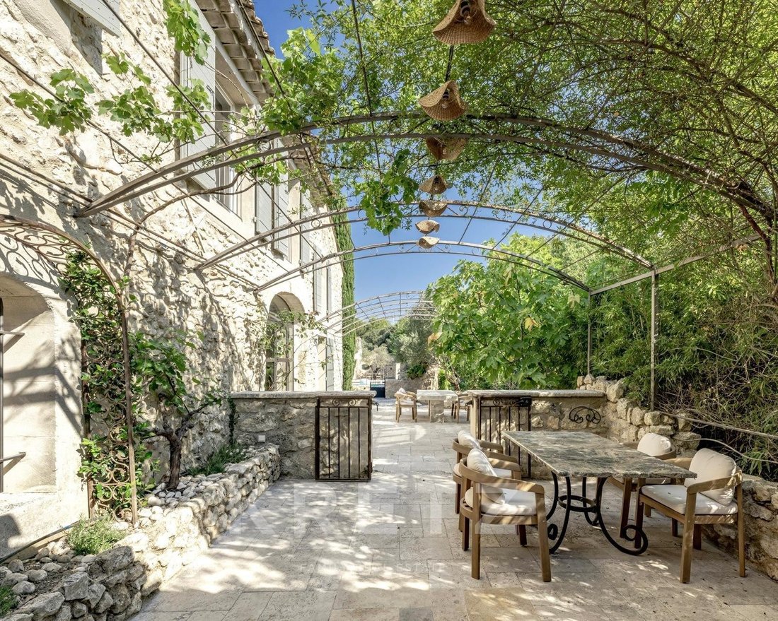 Country House in Eygalières, Provence-Alpes-Côte d'Azur, France 2 - 18495167