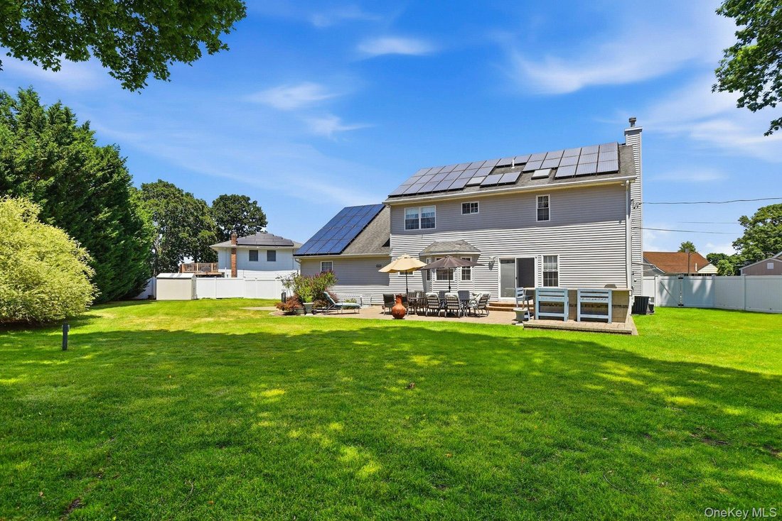 House in Bethpage, New York, United States 3 - 18493573