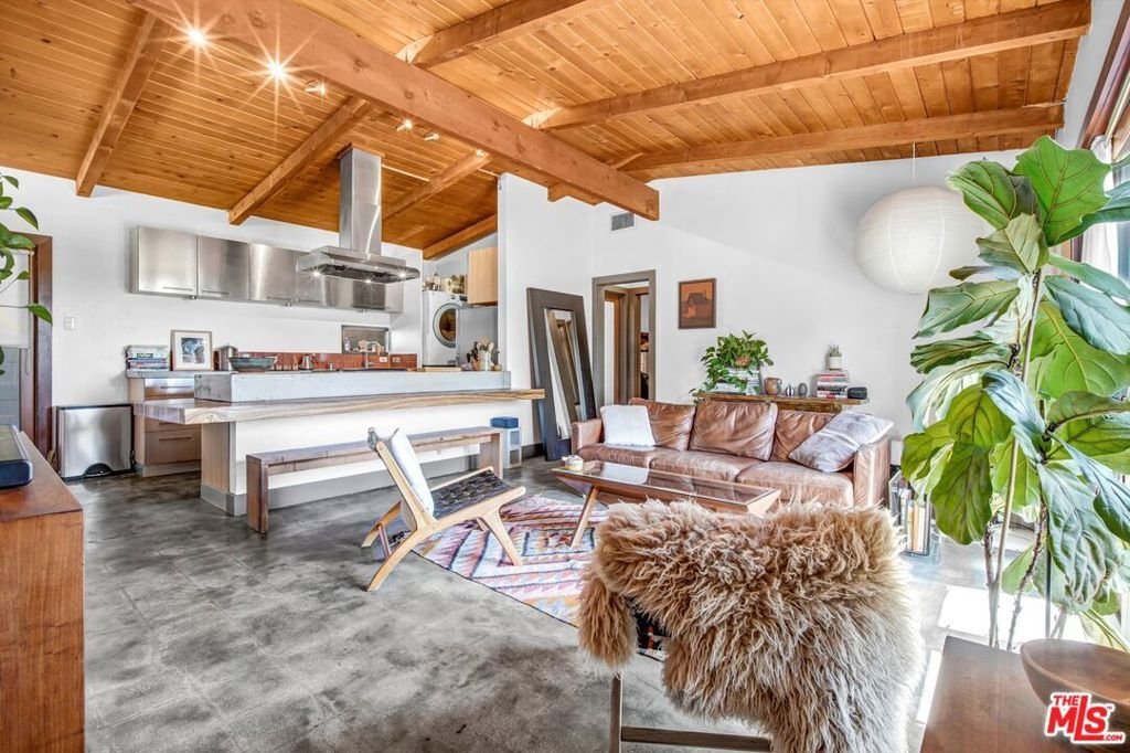 Los Angeles, California, United States 5 - 18494418