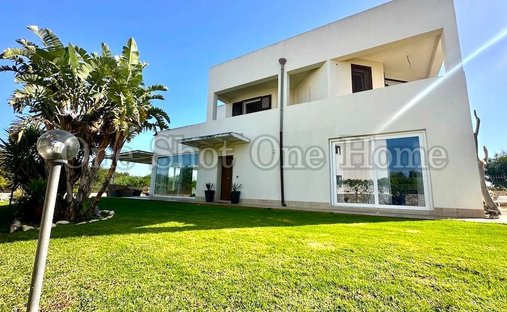 Villa in Fontane Bianche, Sicily, Italy 1