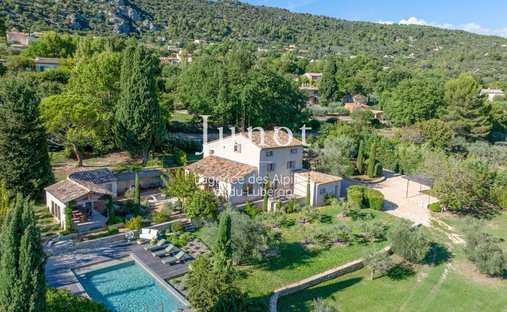 Villa in Saint-Saturnin-lès-Apt, Provence-Alpes-Côte d'Azur, France 1