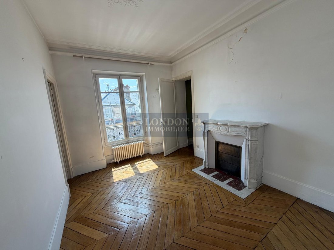 Apartment in Domaine National du Château, Versailles, France 5 - 18200569