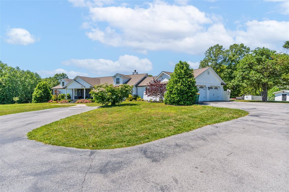 Farm Ranch in Scottsville, Kentucky, United States 3 - 18494869