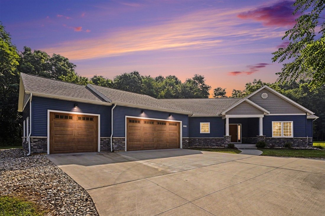 House in Battle Creek, Michigan, United States 1 - 18493022