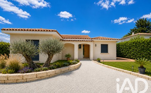 House in Saint-Medard-en-Jalles, Nouvelle-Aquitaine, France 1