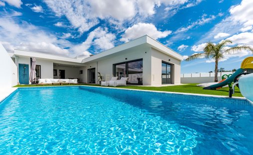 Villa in Azeitao (Sao Lourenco e Sao Simao), Setubal, Portugal 1
