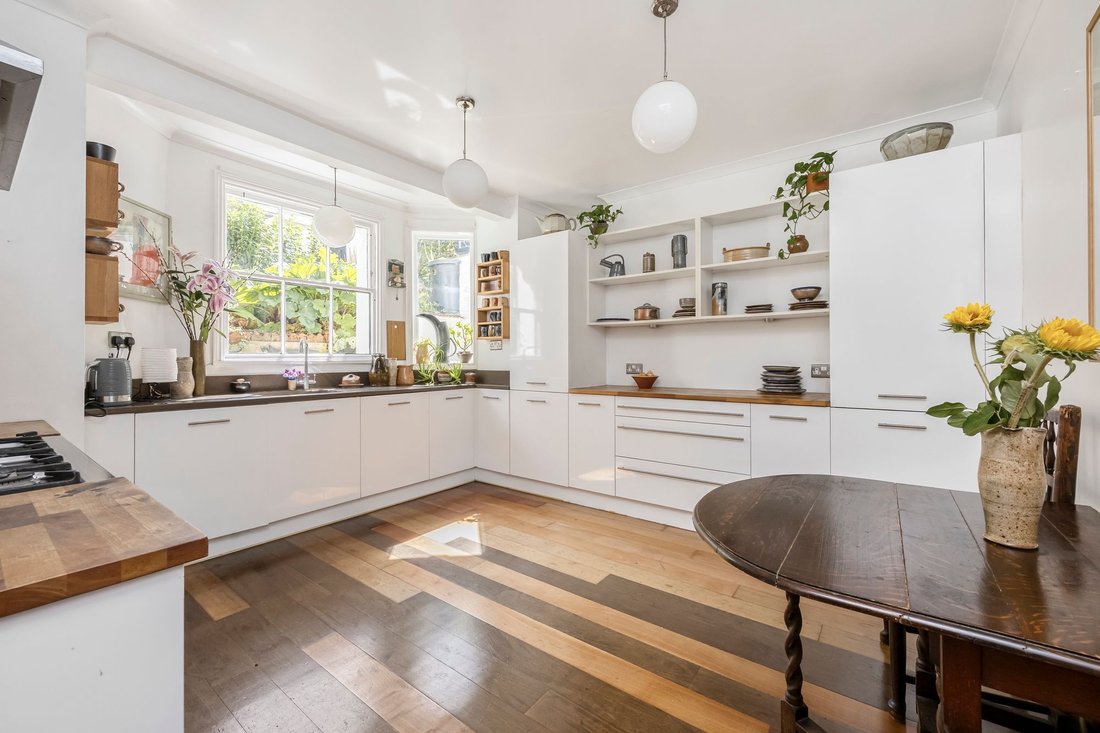 Apartment in Courtenay Terrace, Hove, England 4 - 18495007