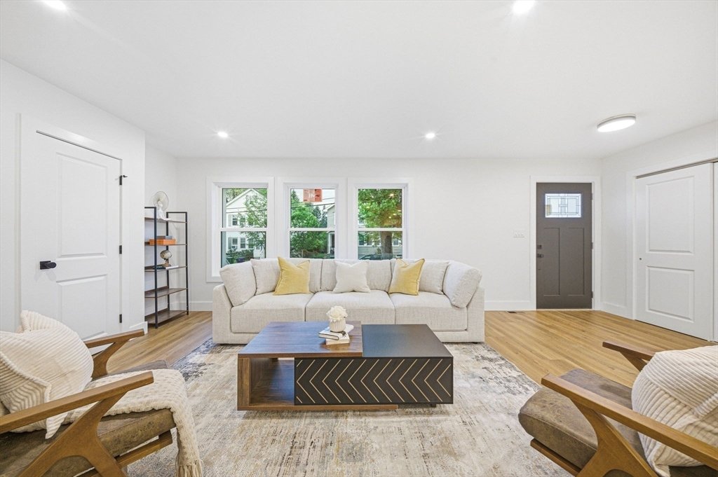 Condo in Newton, Massachusetts, United States 5 - 18416423