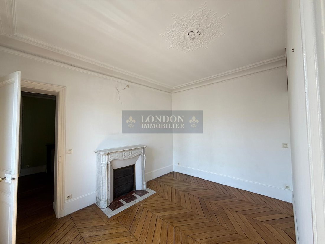 Apartment in Domaine National du Château, Versailles, France 4 - 18200569
