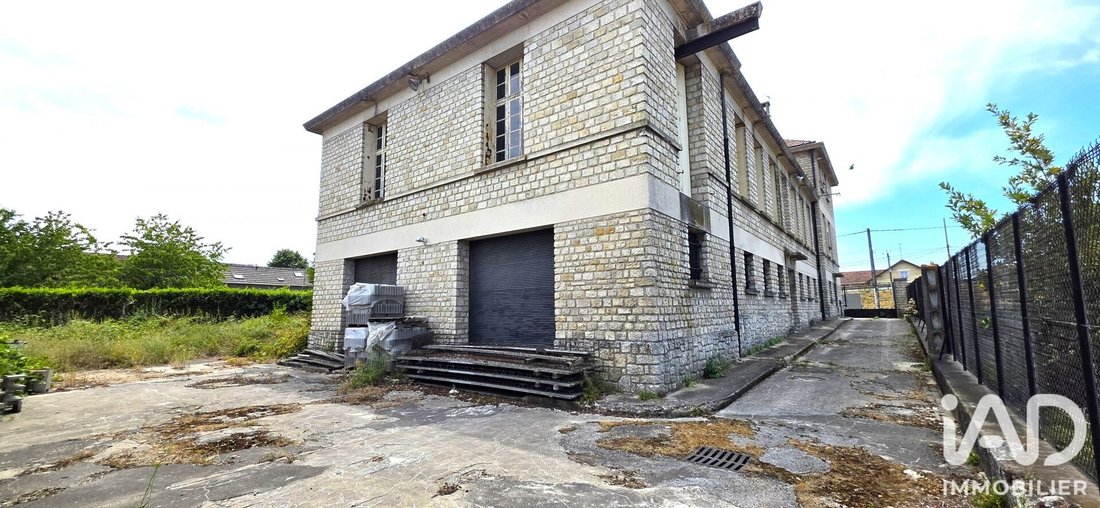Montereau-Fault-Yonne, Ile-de-France, France 2 - 18495715