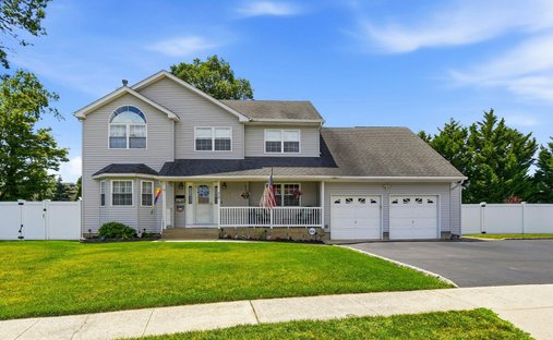 House in Bethpage, New York, United States 1