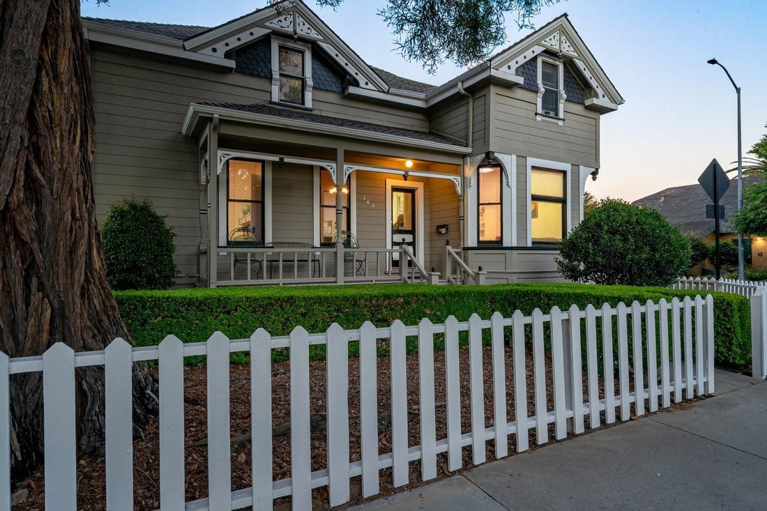 Campbell, California, United States 2 - 18493159