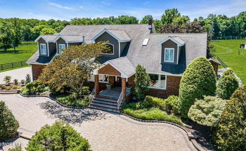 House in Manalapan Township, New Jersey, United States 1