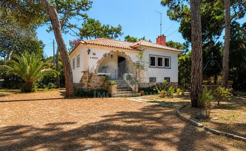 House in Colares, Lisbon, Portugal 1