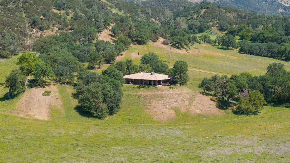 House in Coalinga, California, United States 1 - 18493917