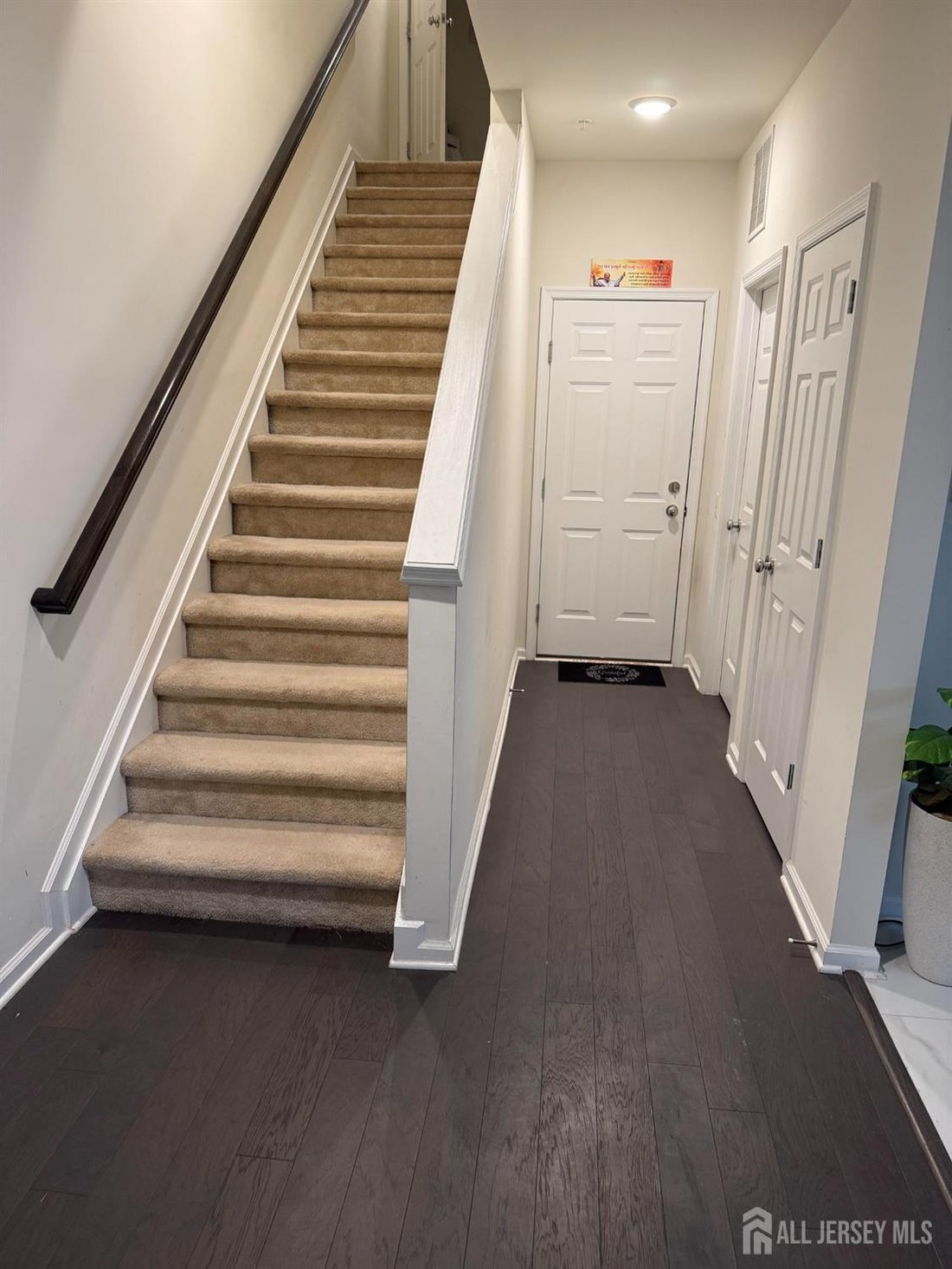 Condo in North Brunswick Township, New Jersey, United States 4 - 18492301
