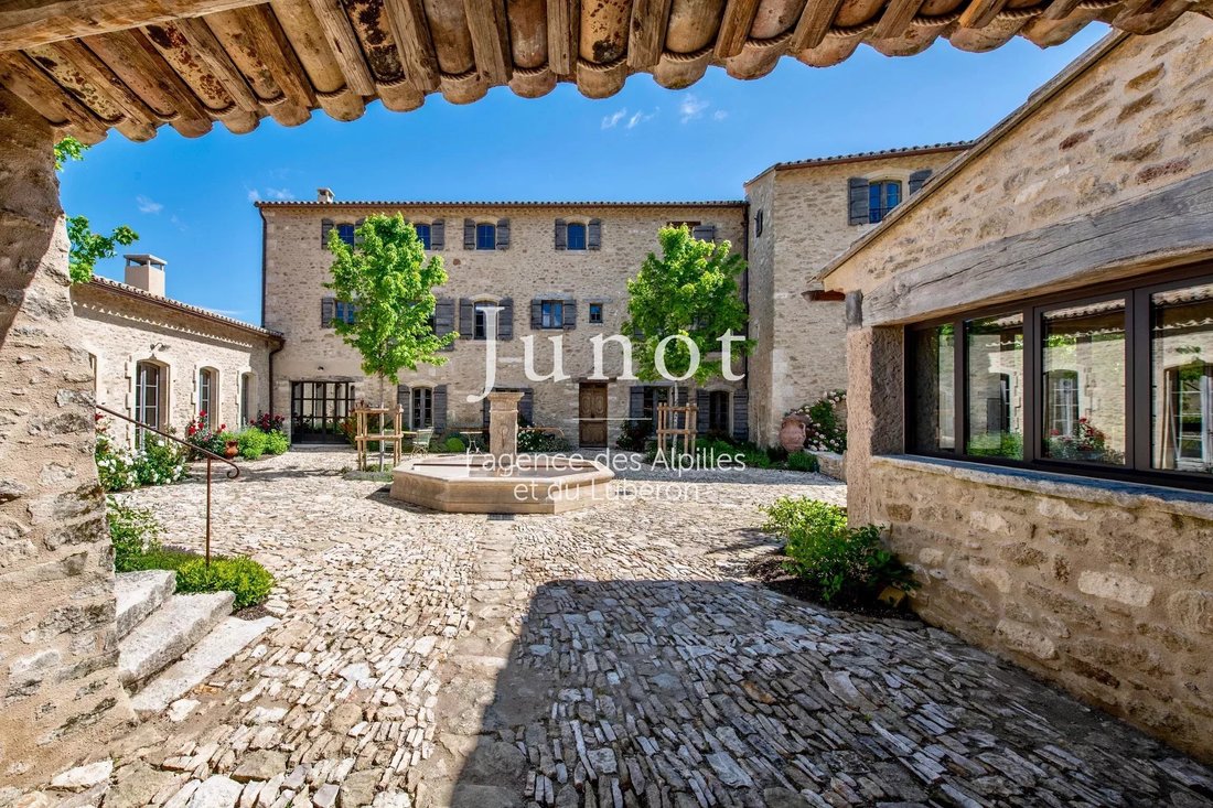 Country House in Oppède, Provence-Alpes-Côte d'Azur, France 3 - 17302899