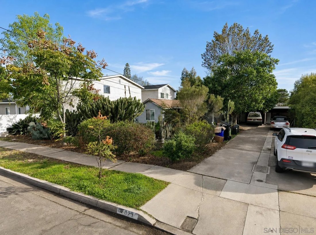 San Diego, California, United States 1 - 18493734